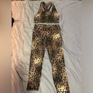 Fabletics Sports Bra & 3/4 Leggings. NWT! Cheetah Design